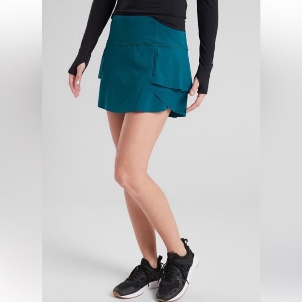 ATHLETA MOMENTUM SKORT In COASTAL TEAL Size Small Ruffle Tennis Pickleball Skirt